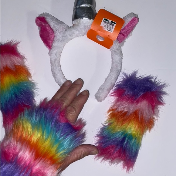 Other - 😊FREE😊W/ $30 Purchase - NWT 4 piece unicorn set-fuzzy, rainbow colored